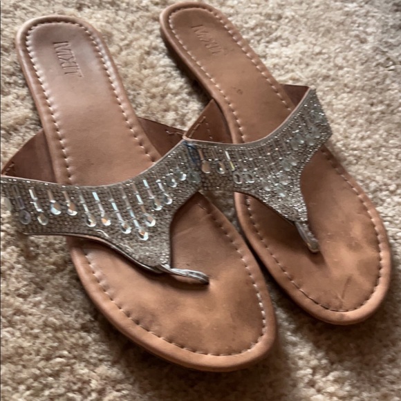 flip flops - Picture 2 of 3